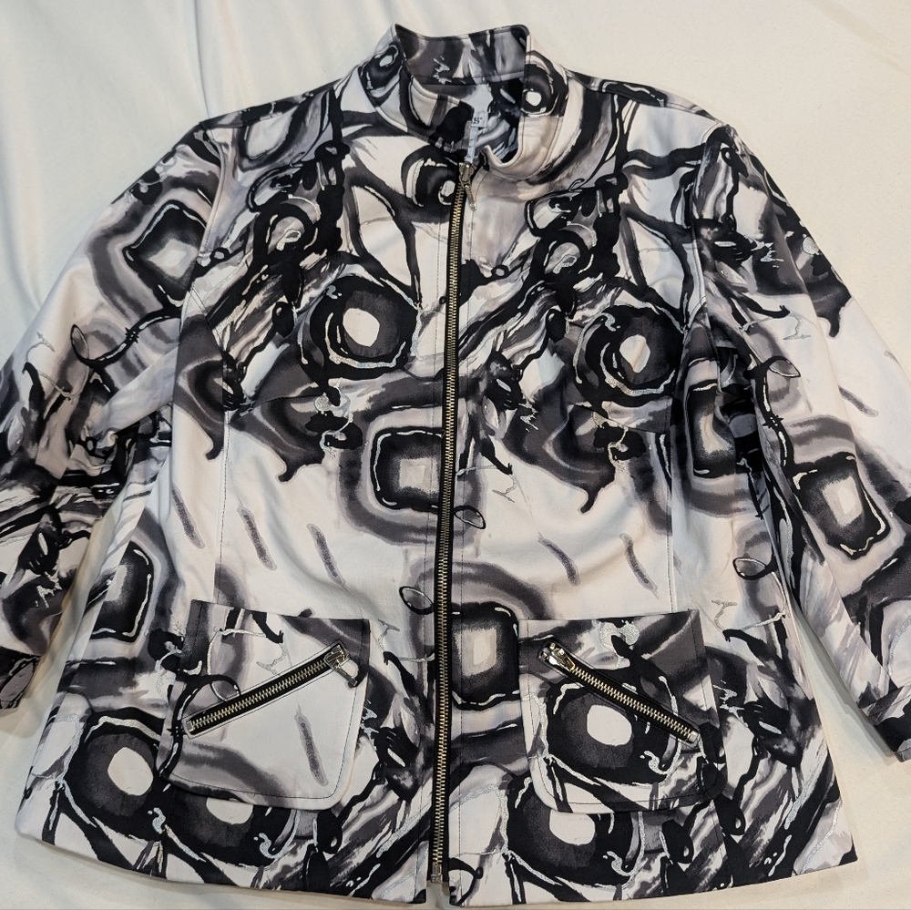Units SMALL Woman Jacket Lined Zippered White Black Abstract 3/4 Sleeves Silver